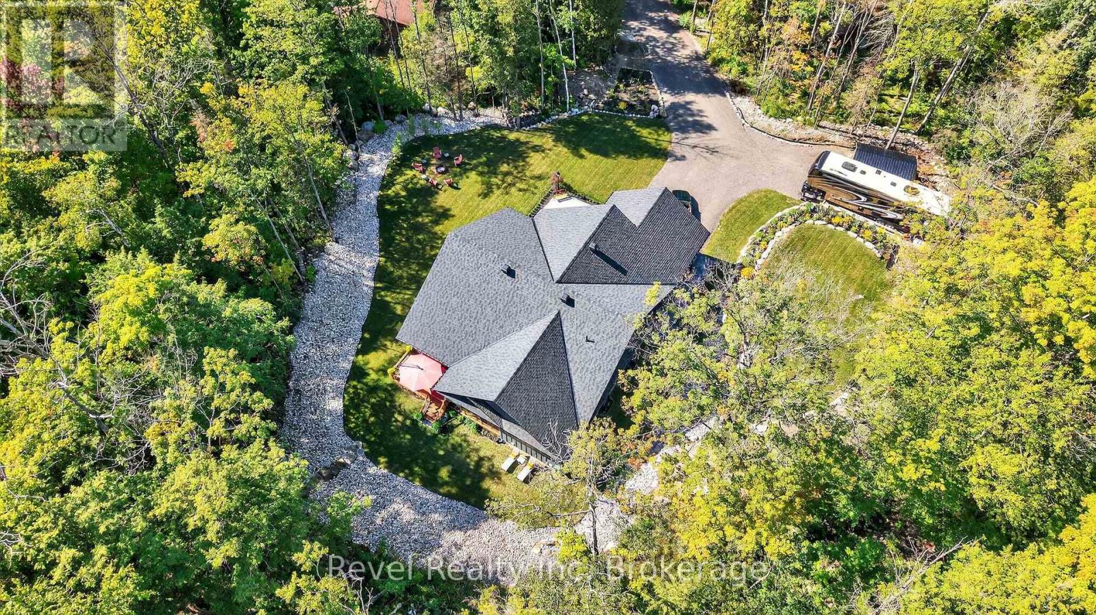 Photo 37 of 517 Silverbirch Drive, Tiny ON