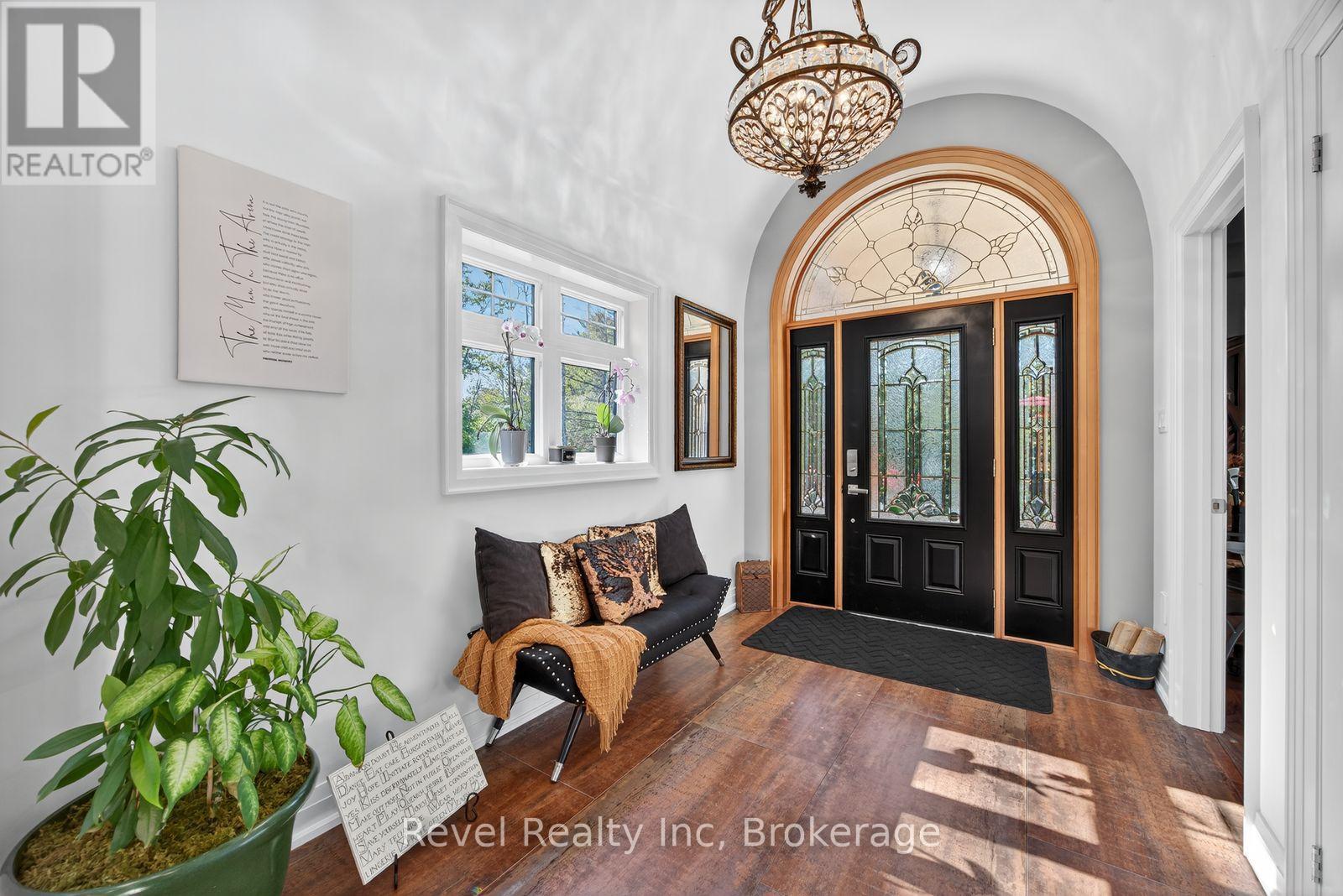 Photo 8 of 517 Silverbirch Drive, Tiny ON