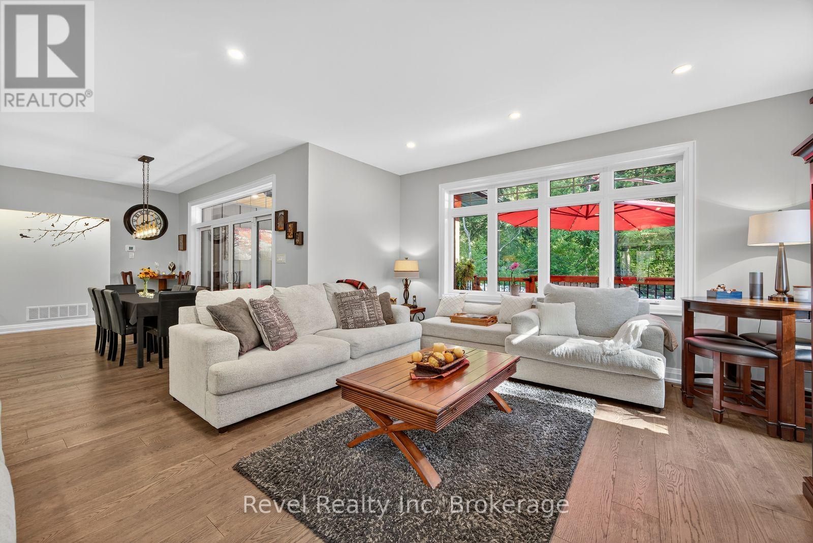 Photo 9 of 517 Silverbirch Drive, Tiny ON