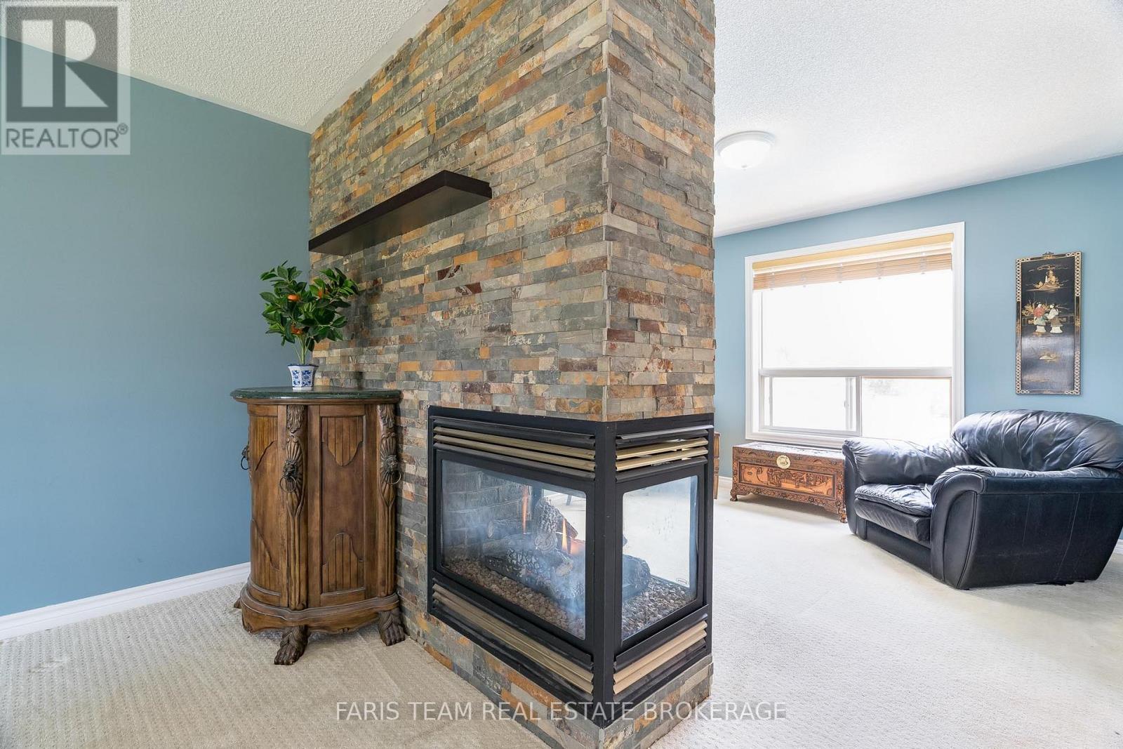 Photo 13 of 36 Marlow Circle, Springwater ON