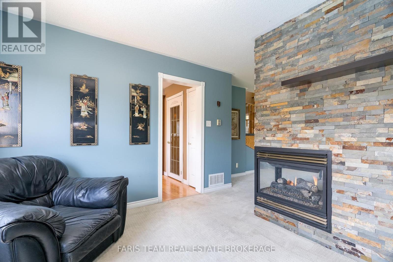 Photo 14 of 36 Marlow Circle, Springwater ON