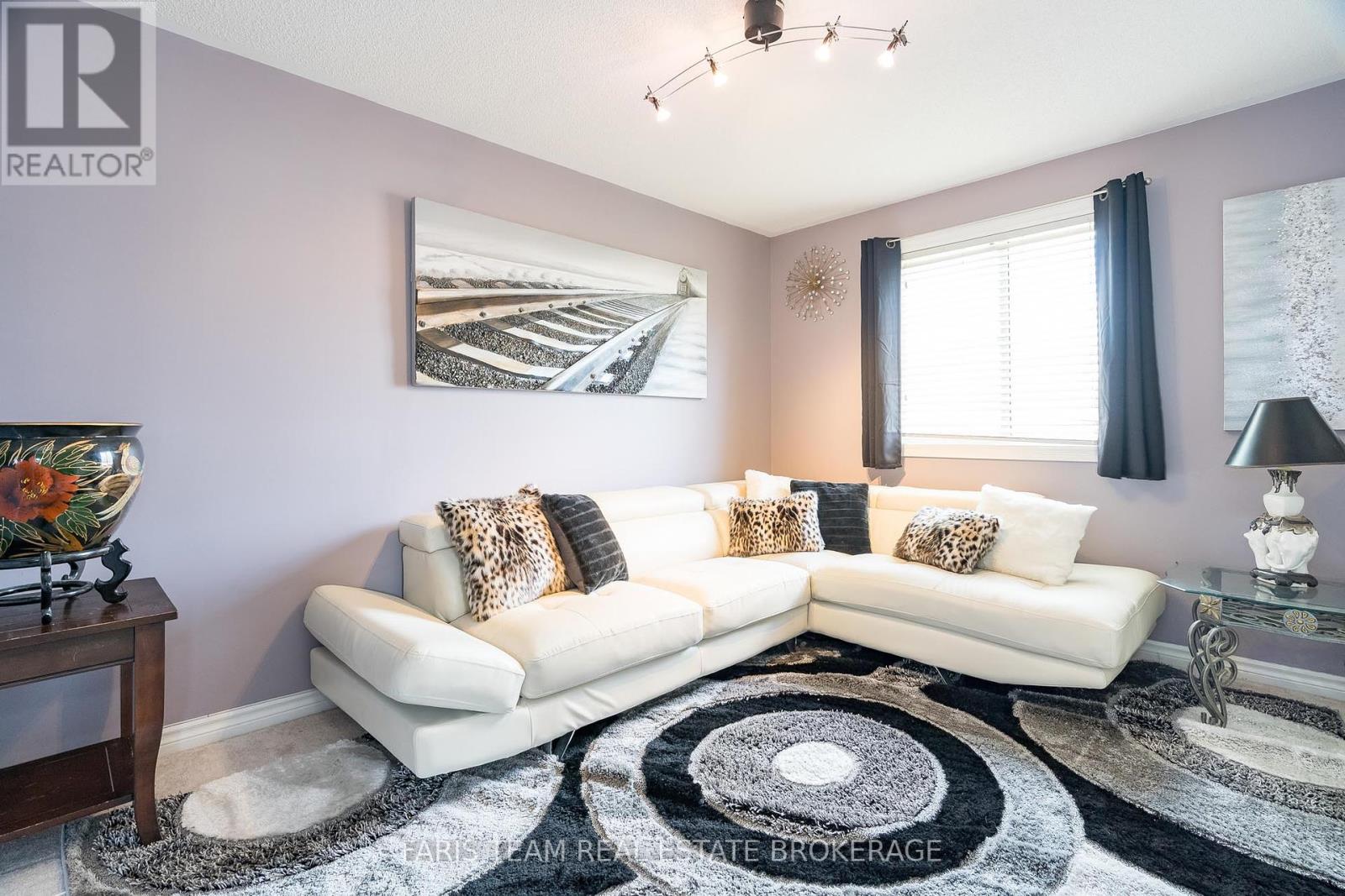 Photo 19 of 36 Marlow Circle, Springwater ON