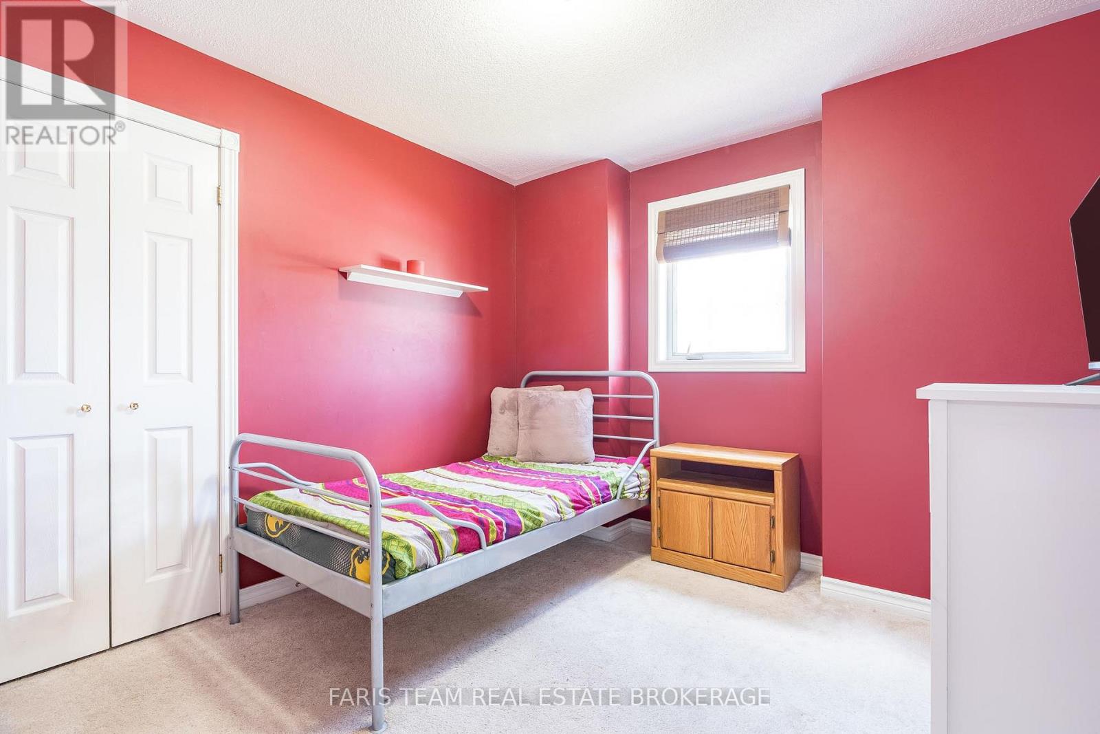Photo 20 of 36 Marlow Circle, Springwater ON