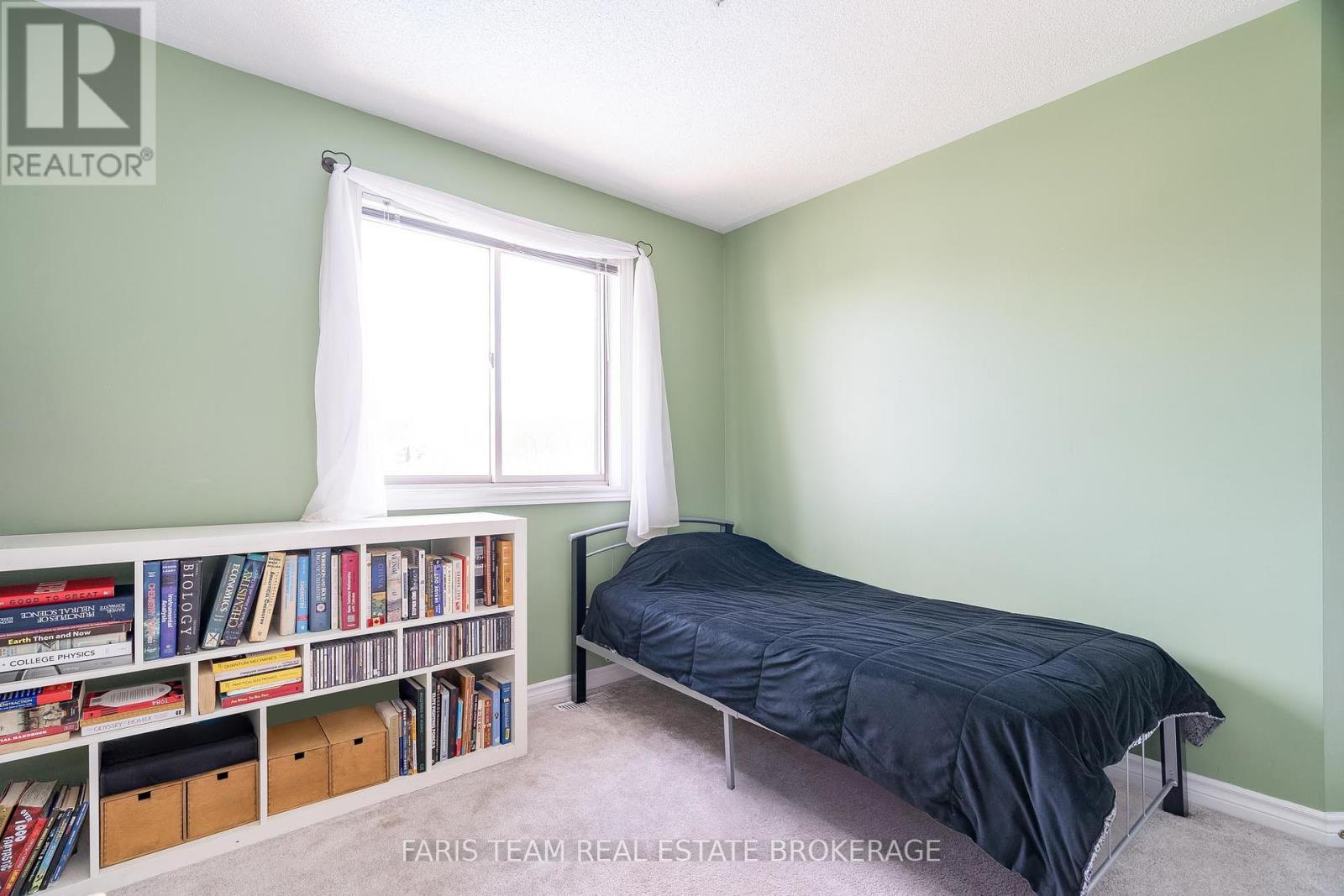 Photo 21 of 36 Marlow Circle, Springwater ON