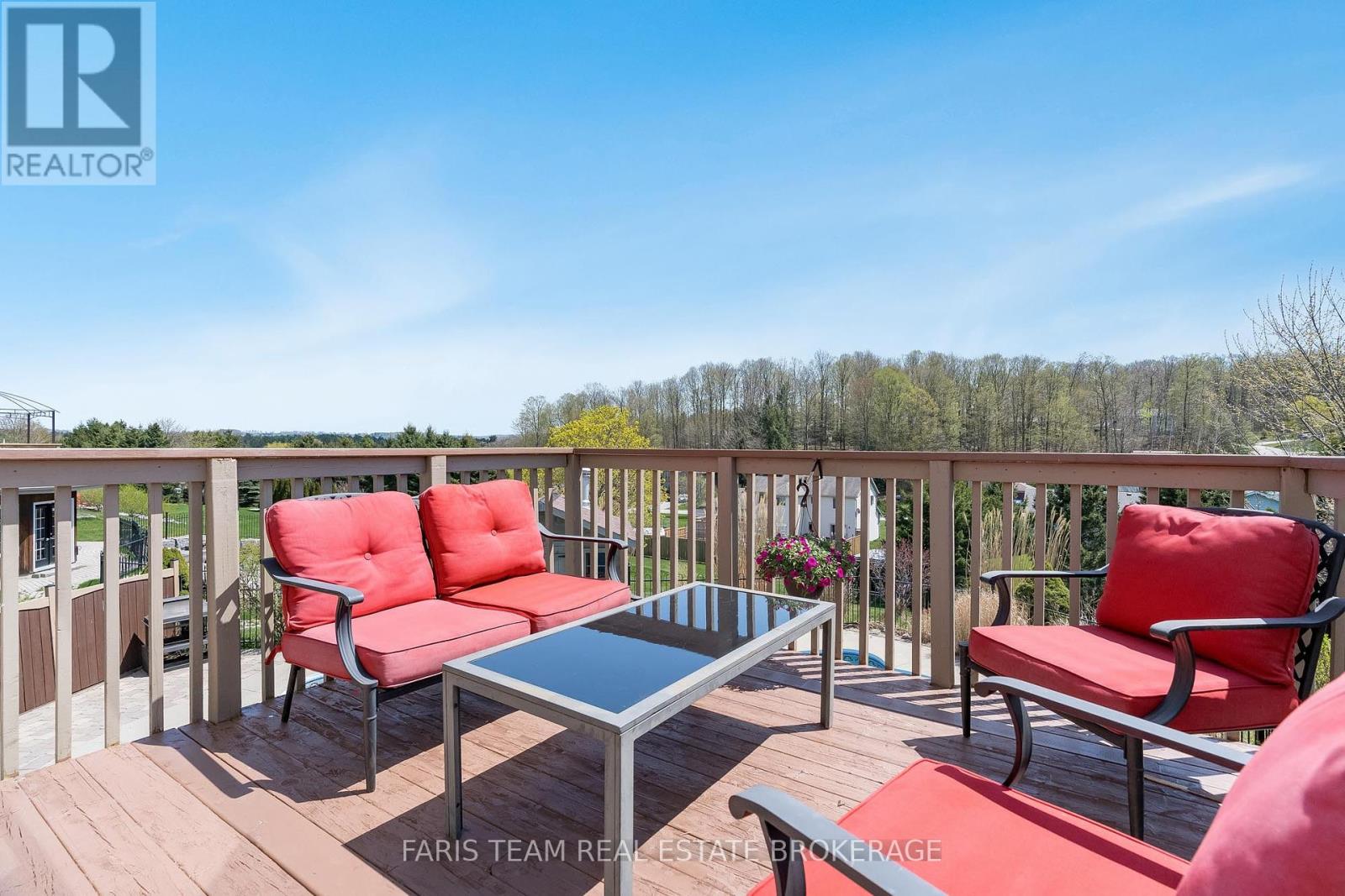 Photo 29 of 36 Marlow Circle, Springwater ON
