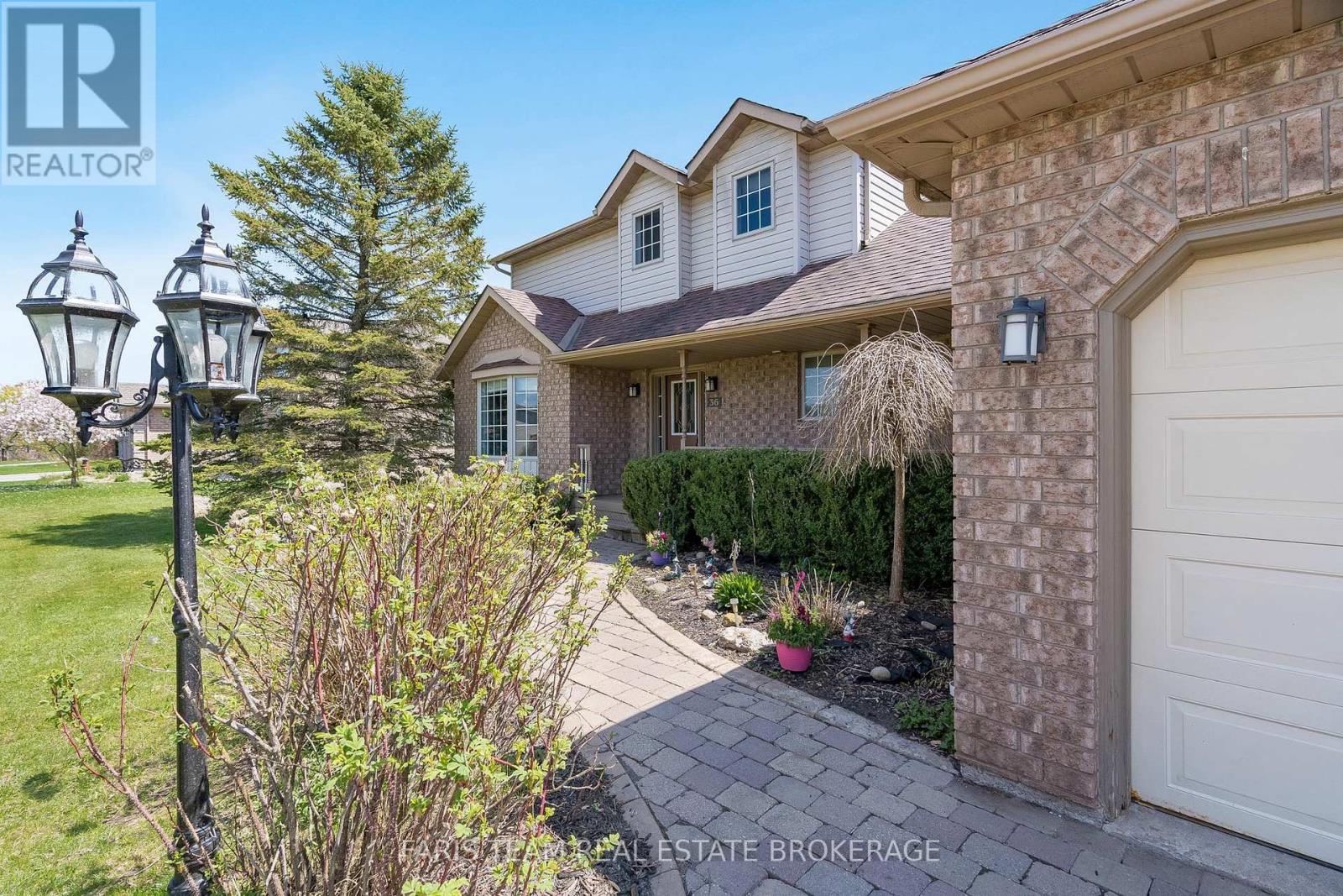 Photo 3 of 36 Marlow Circle, Springwater ON