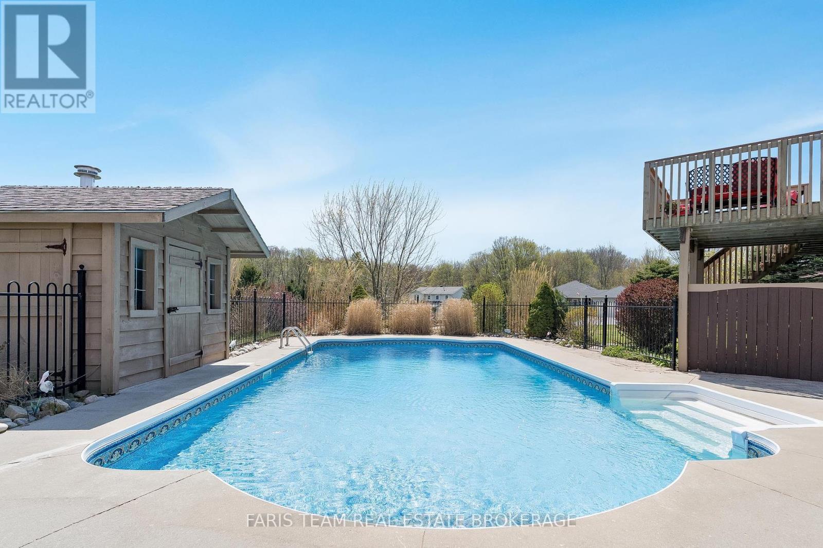 Photo 31 of 36 Marlow Circle, Springwater ON