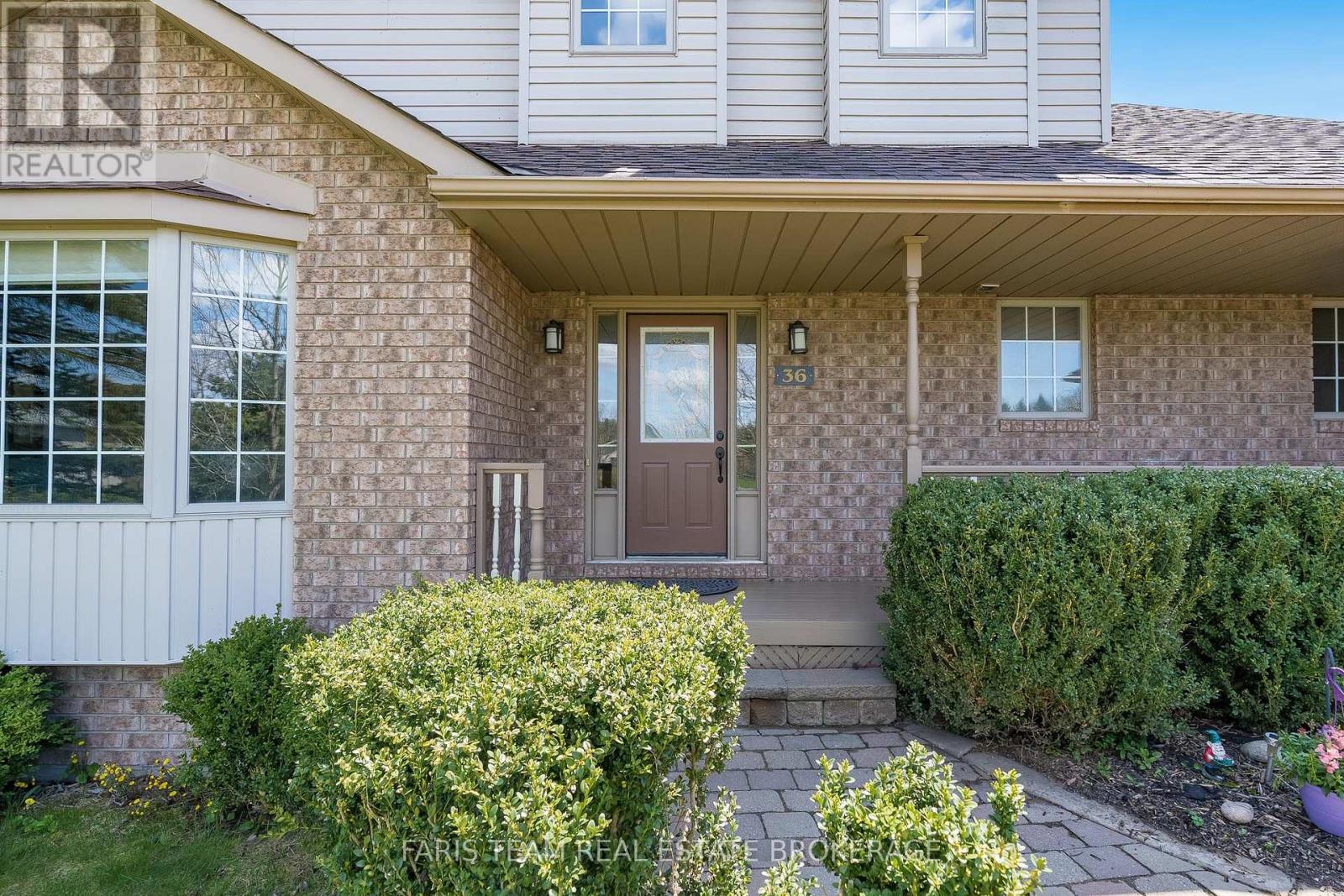 Photo 4 of 36 Marlow Circle, Springwater ON