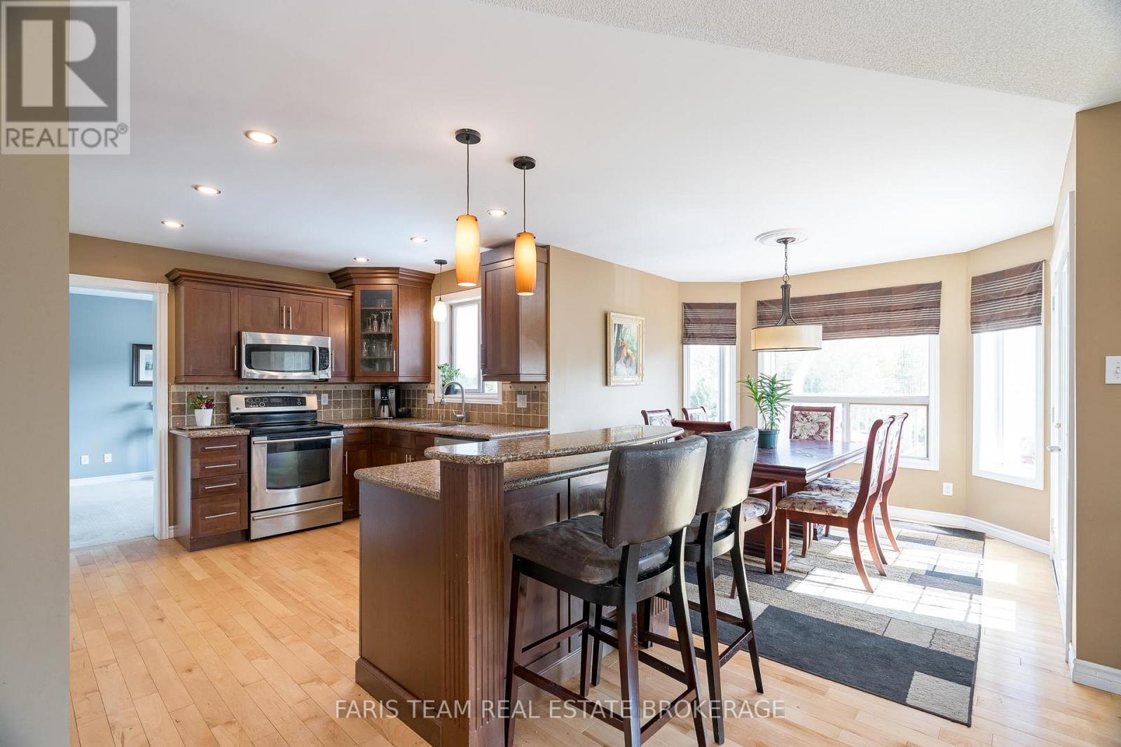 Photo 5 of 36 Marlow Circle, Springwater ON