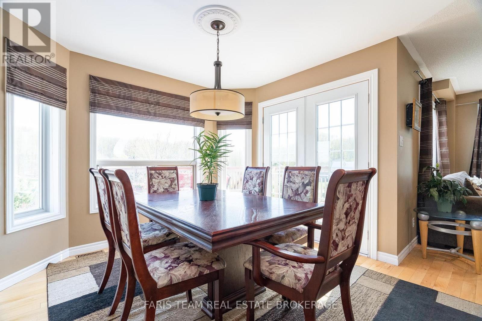 Photo 9 of 36 Marlow Circle, Springwater ON