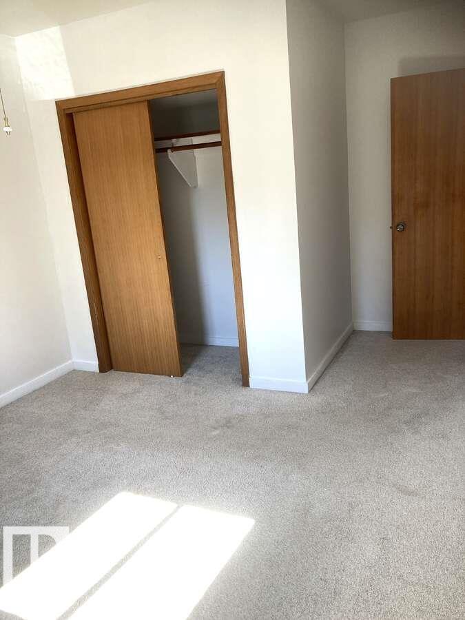 Photo 15 of 15212 86 Av Nw, Edmonton AB