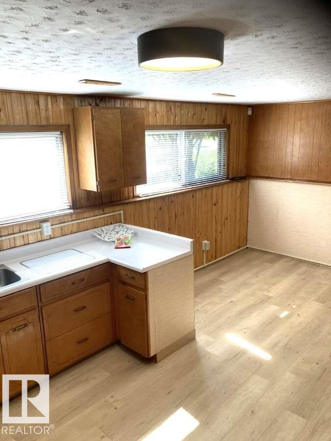 Photo 27 of 15212 86 Av Nw, Edmonton AB