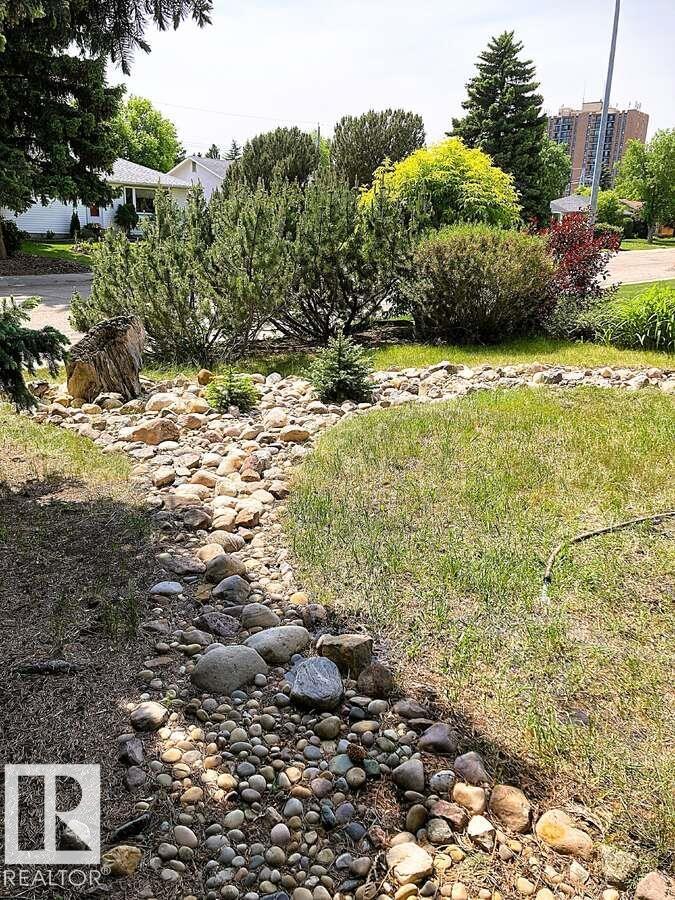 Photo 2 of 15212 86 Av Nw, Edmonton AB
