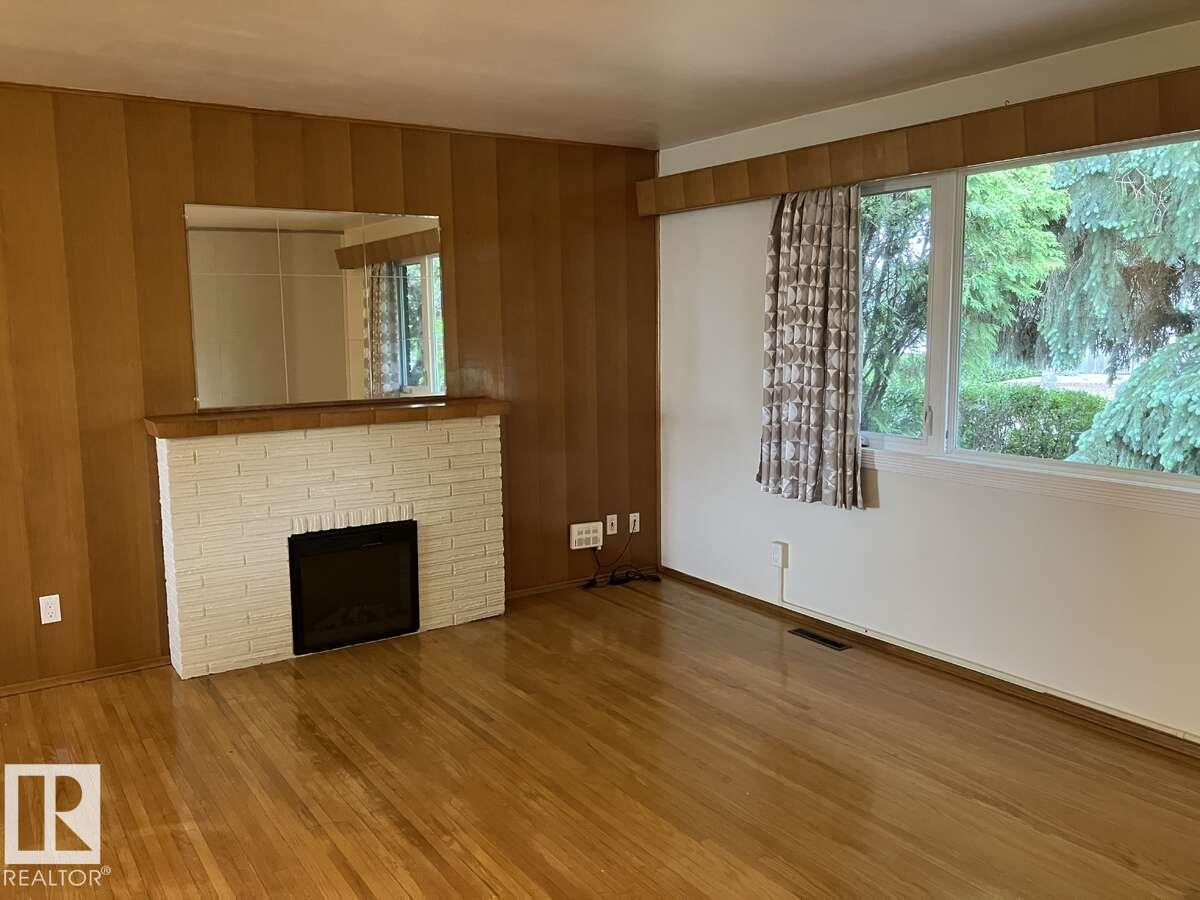Photo 7 of 15212 86 Av Nw, Edmonton AB