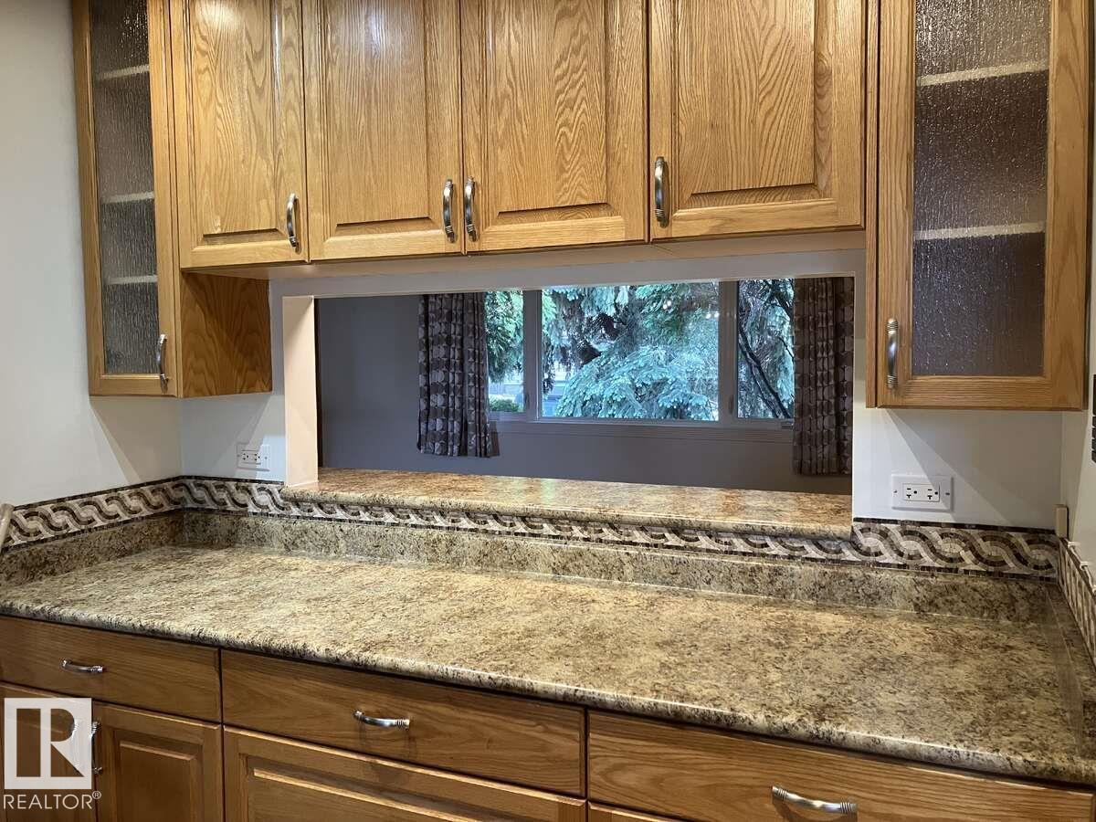 Photo 13 of 15212 86 Av Nw, Edmonton AB