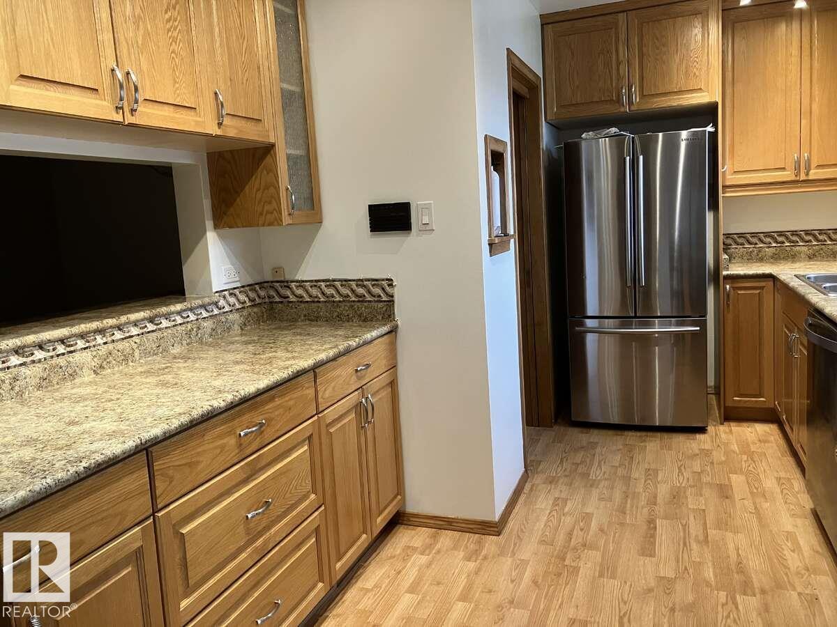 Photo 11 of 15212 86 Av Nw, Edmonton AB