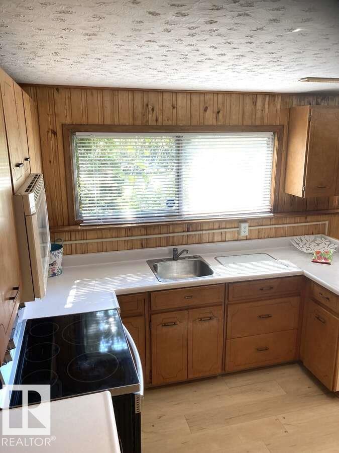 Photo 28 of 15212 86 Av Nw, Edmonton AB