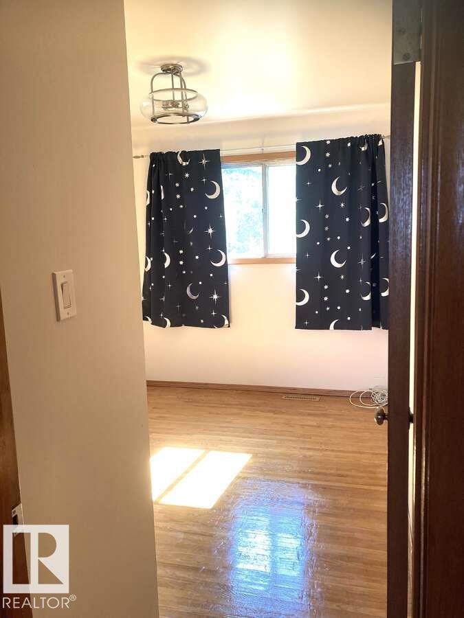 Photo 16 of 15212 86 Av Nw, Edmonton AB