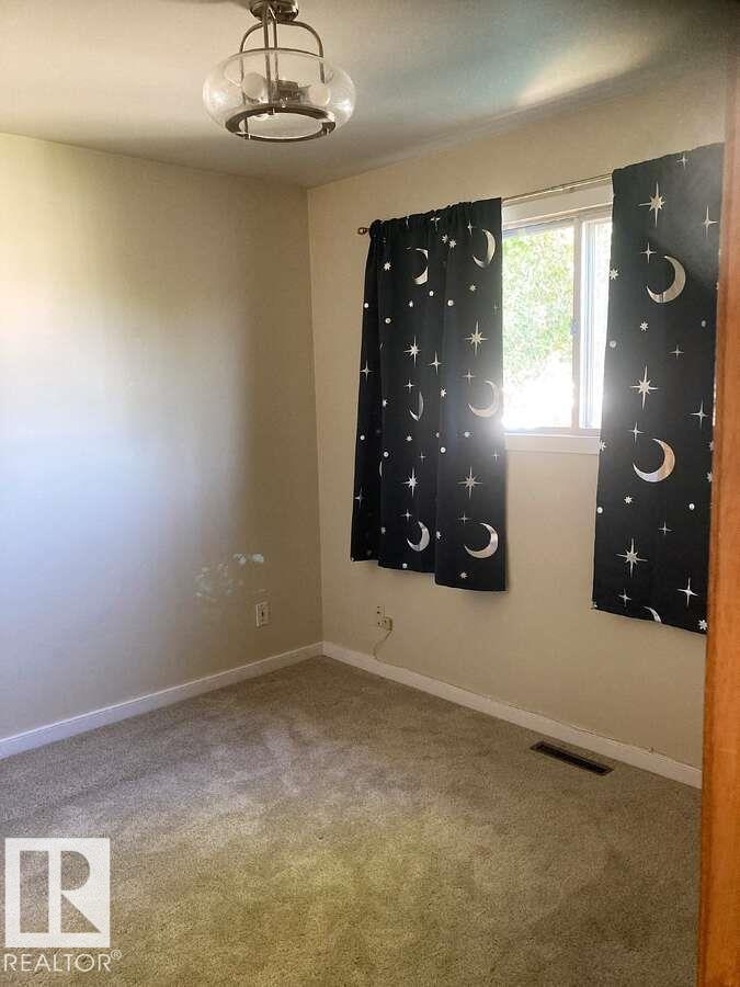 Photo 18 of 15212 86 Av Nw, Edmonton AB