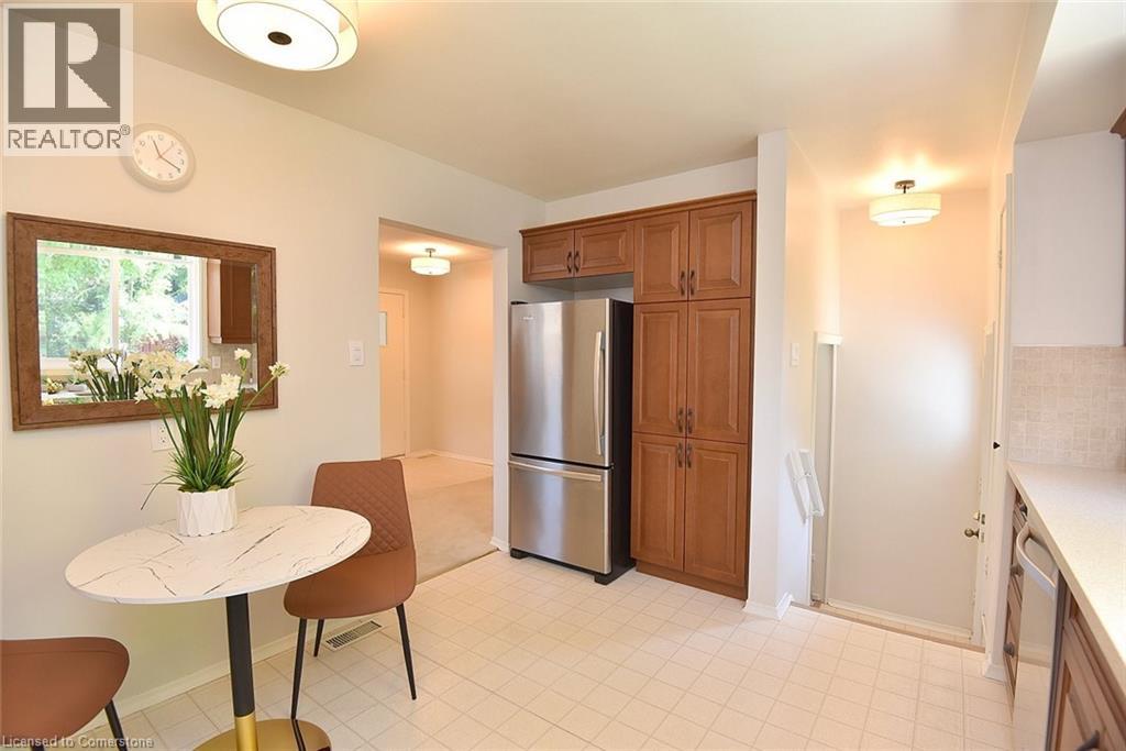 Photo 11 of 14 Hilltop Place, Hamilton ON