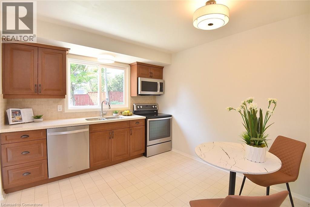 Photo 12 of 14 Hilltop Place, Hamilton ON