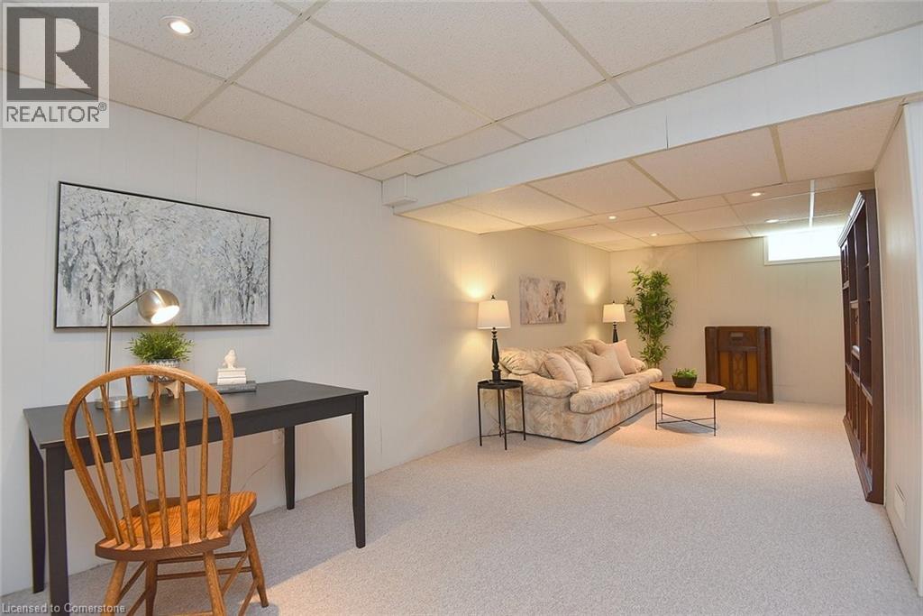 Photo 21 of 14 Hilltop Place, Hamilton ON