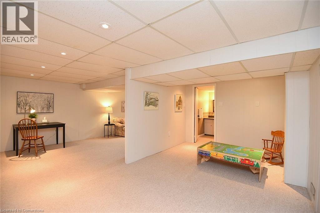 Photo 18 of 14 Hilltop Place, Hamilton ON