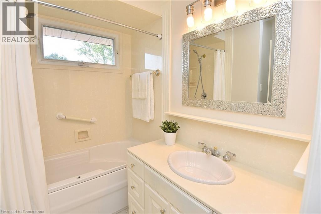 Photo 16 of 14 Hilltop Place, Hamilton ON