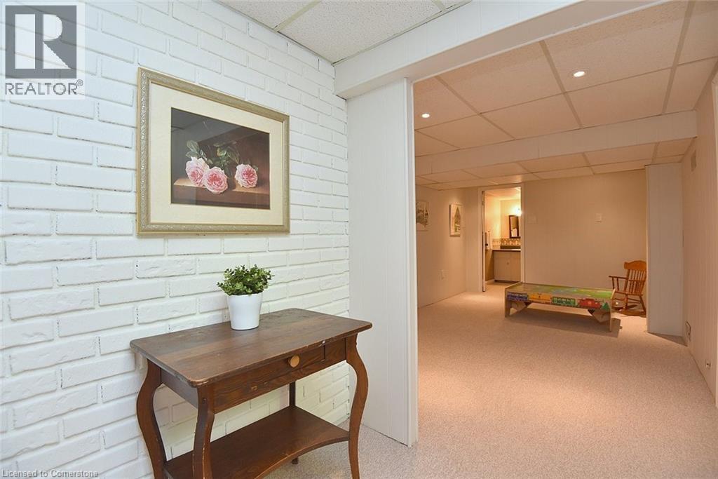 Photo 19 of 14 Hilltop Place, Hamilton ON