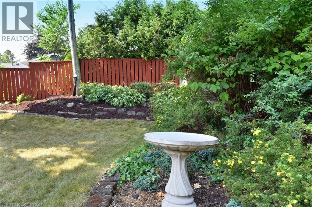 Photo 23 of 14 Hilltop Place, Hamilton ON