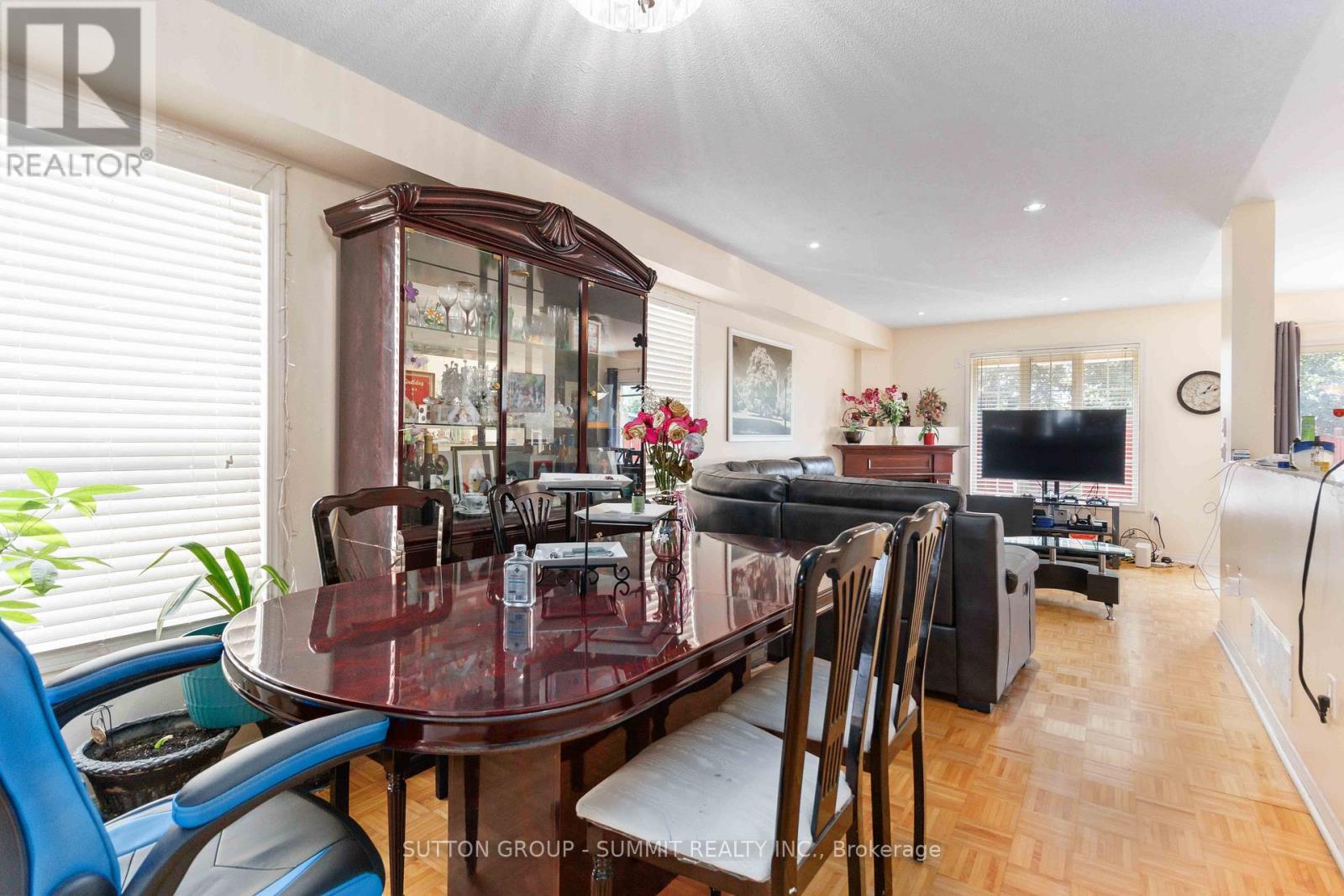 Photo 13 of 90 Twin Pine S, Brampton ON