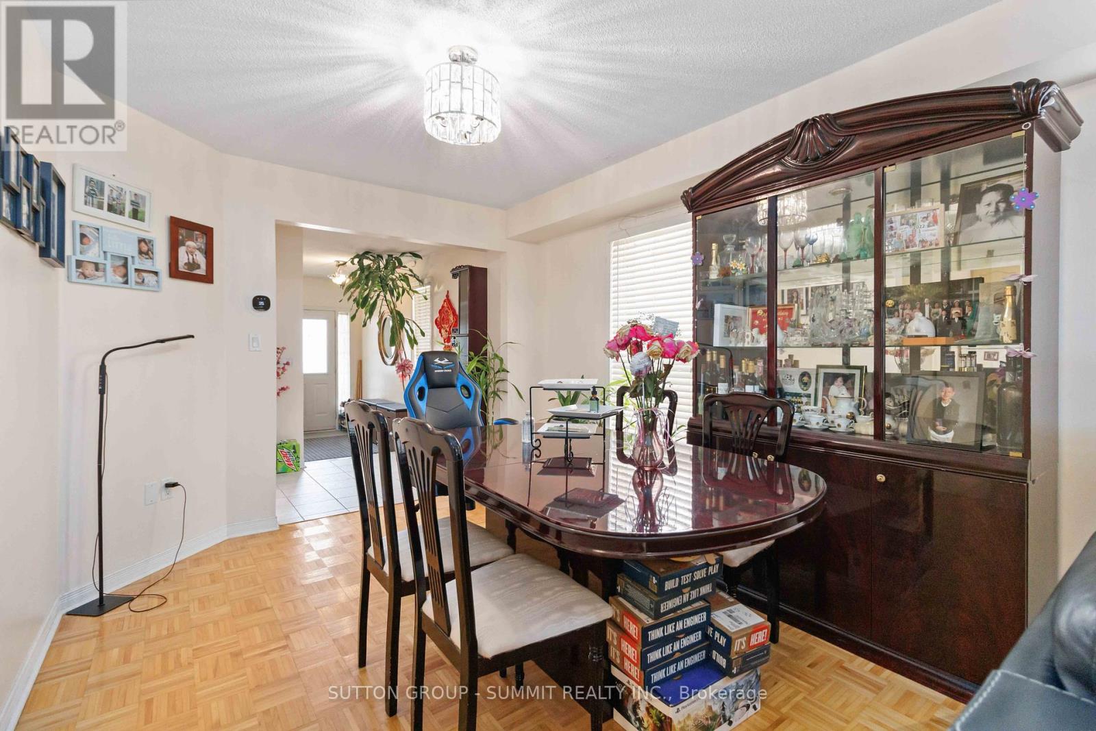 Photo 14 of 90 Twin Pine S, Brampton ON