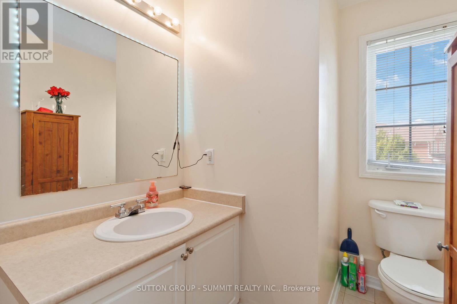 Photo 24 of 90 Twin Pine S, Brampton ON