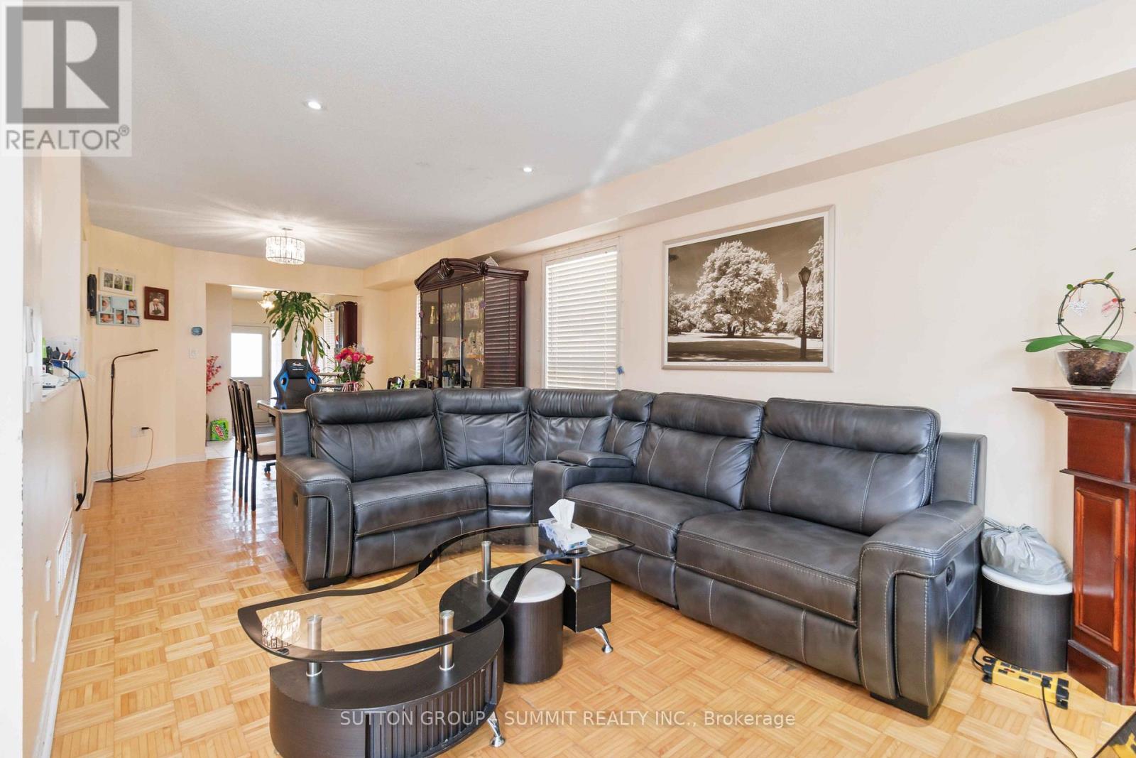 Photo 8 of 90 Twin Pine S, Brampton ON