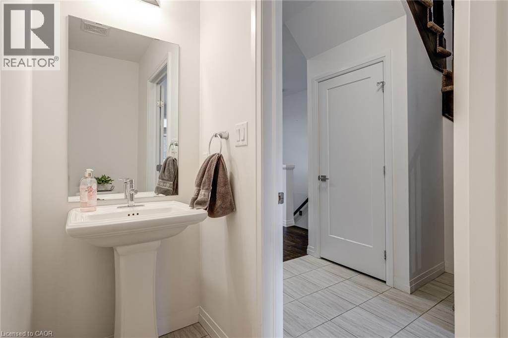 Photo 21 of 13 Pringle Lane, Ancaster ON
