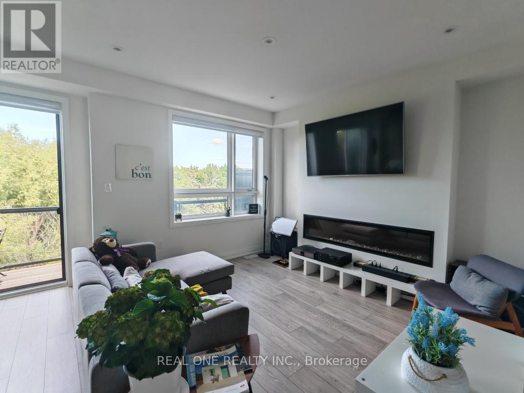 Photo 10 of 19 Woodstream Drive, Toronto ON
