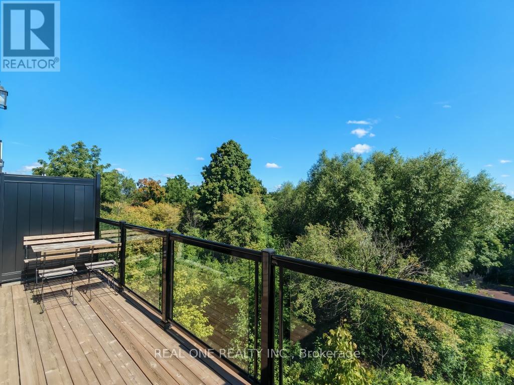 Photo 11 of 19 Woodstream Drive, Toronto ON