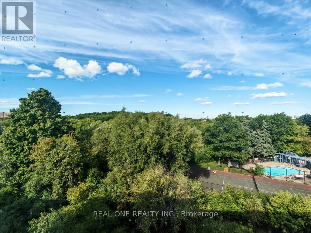 Photo 17 of 19 Woodstream Drive, Toronto ON