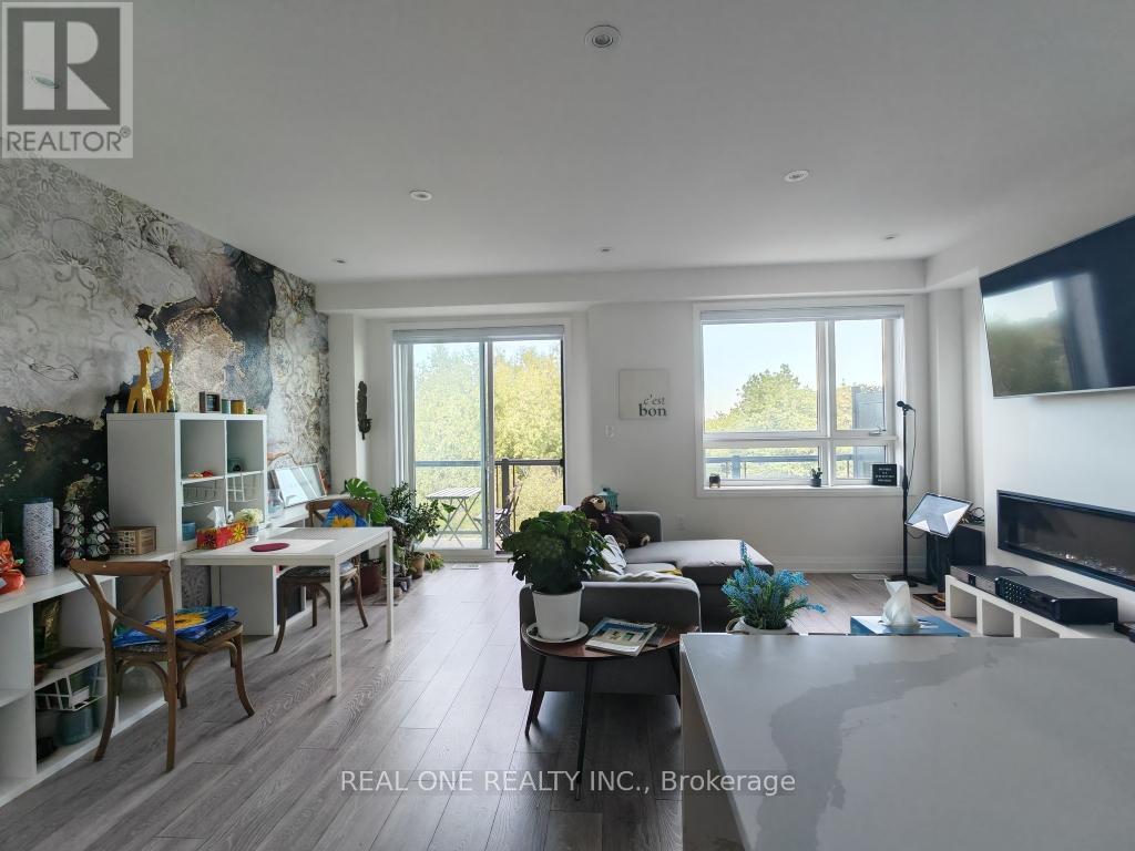 Photo 9 of 19 Woodstream Drive, Toronto ON