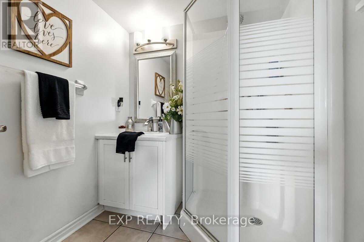 Photo 15 of 215 1421 Walkers Line, Burlington ON