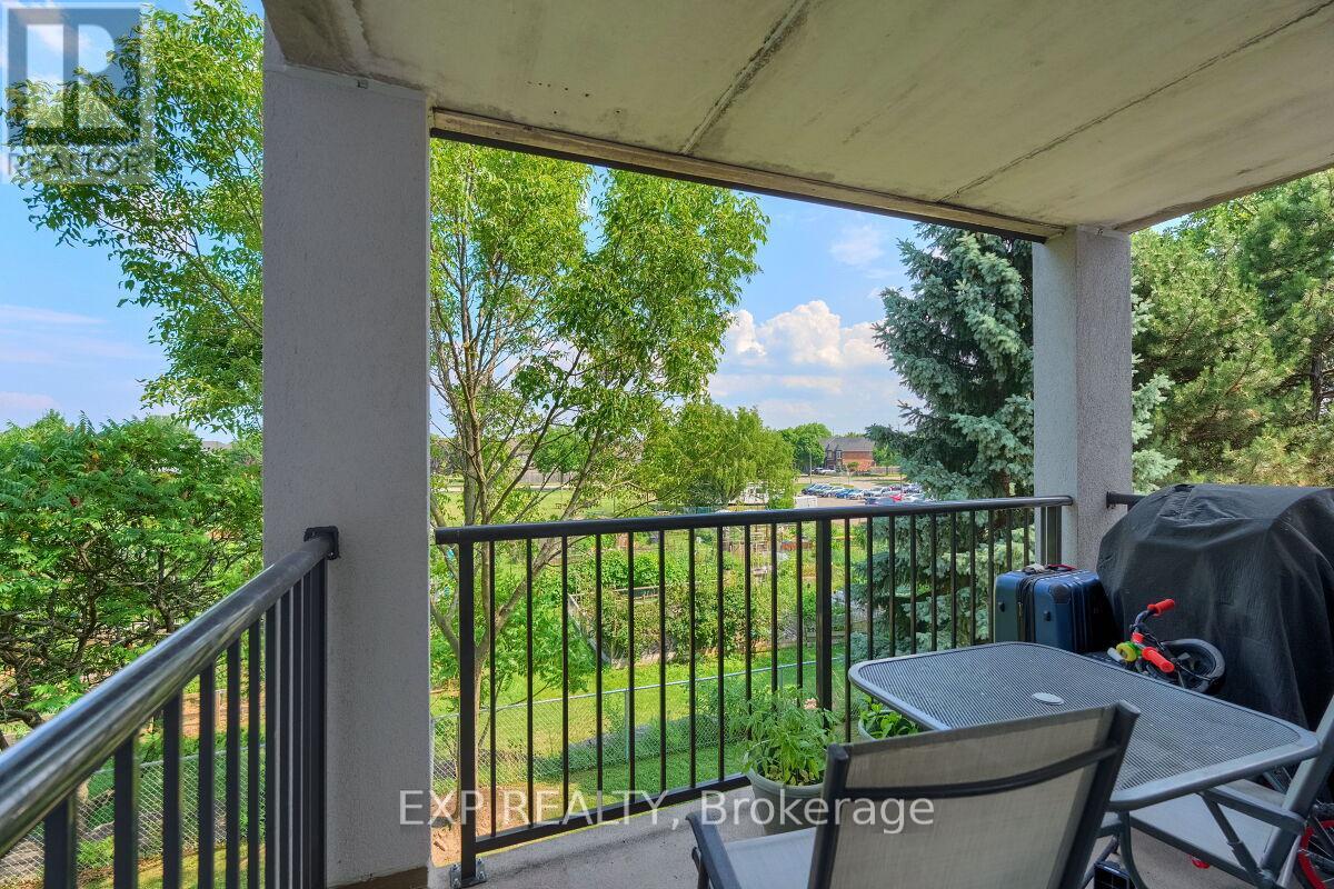 Photo 17 of 215 1421 Walkers Line, Burlington ON
