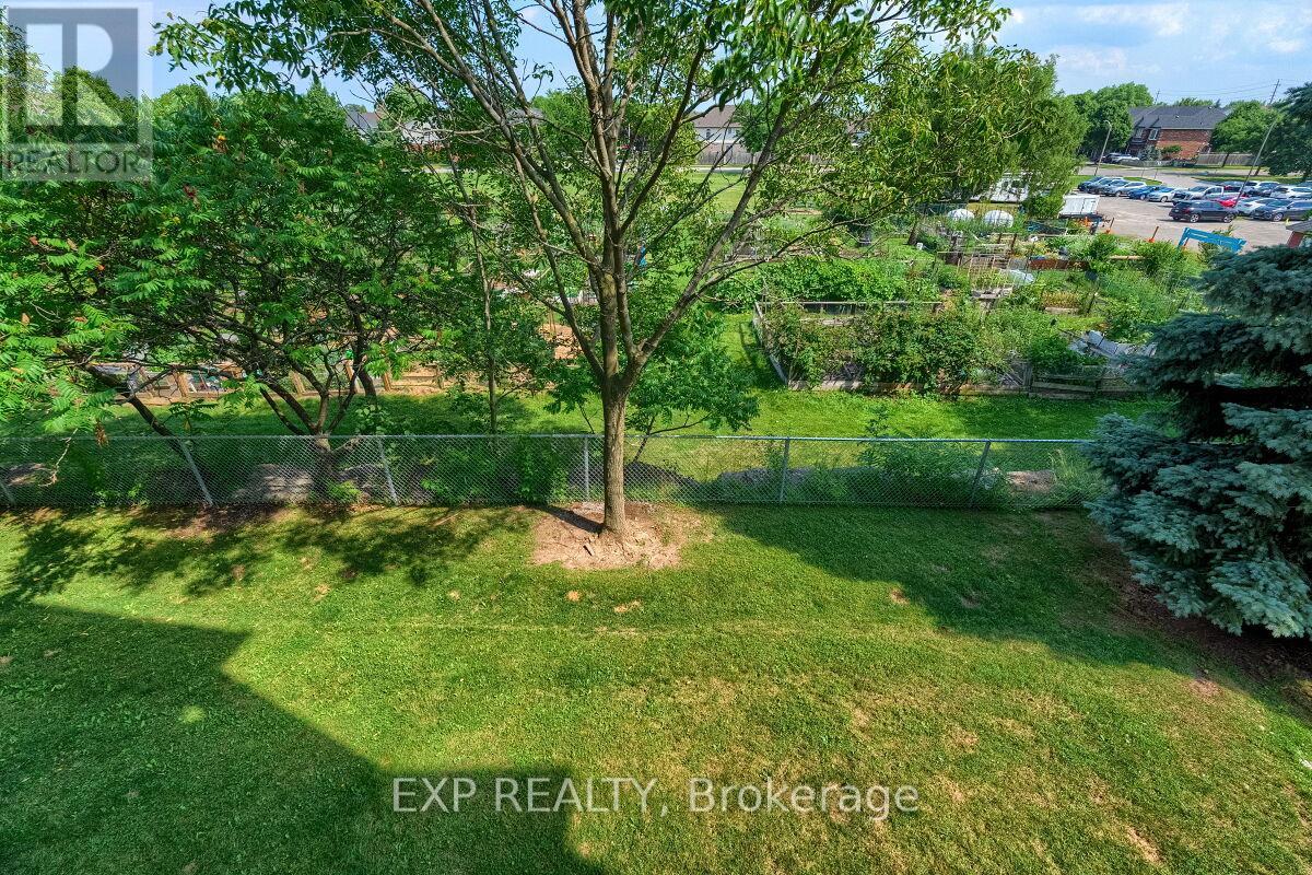 Photo 19 of 215 1421 Walkers Line, Burlington ON