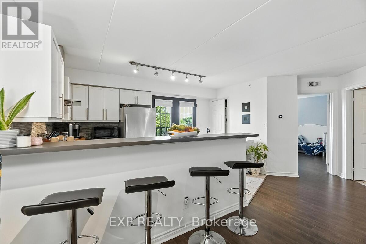 Photo 6 of 215 1421 Walkers Line, Burlington ON