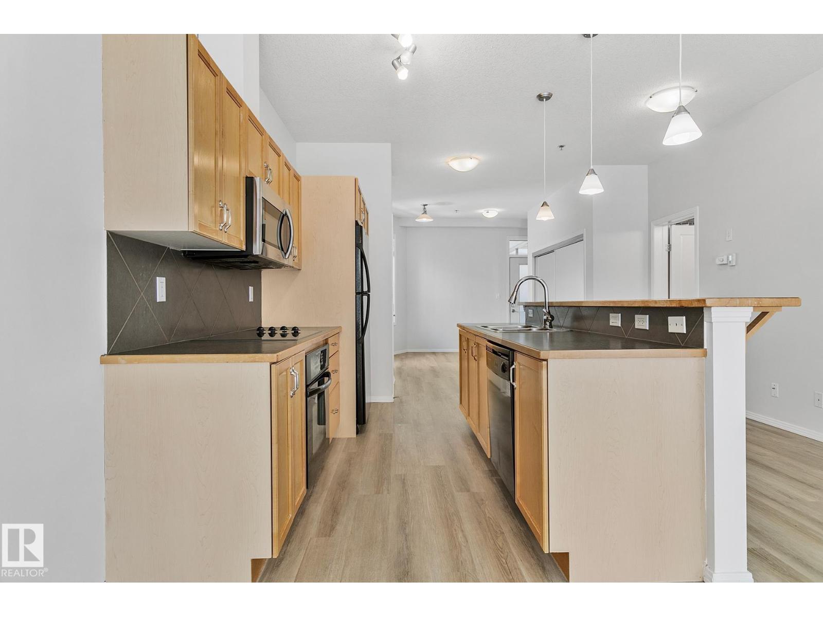 Photo 10 of 352 4827 104 A St Nw, Edmonton AB