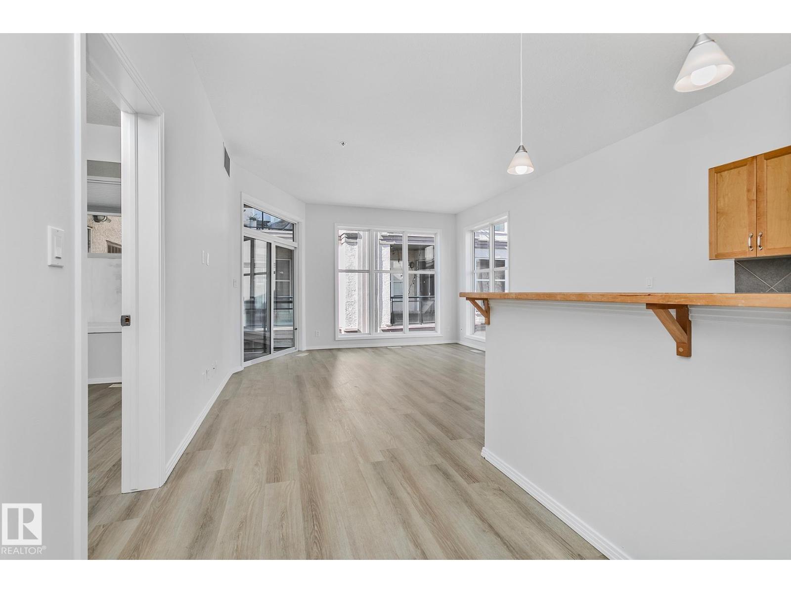 Photo 13 of 352 4827 104 A St Nw, Edmonton AB