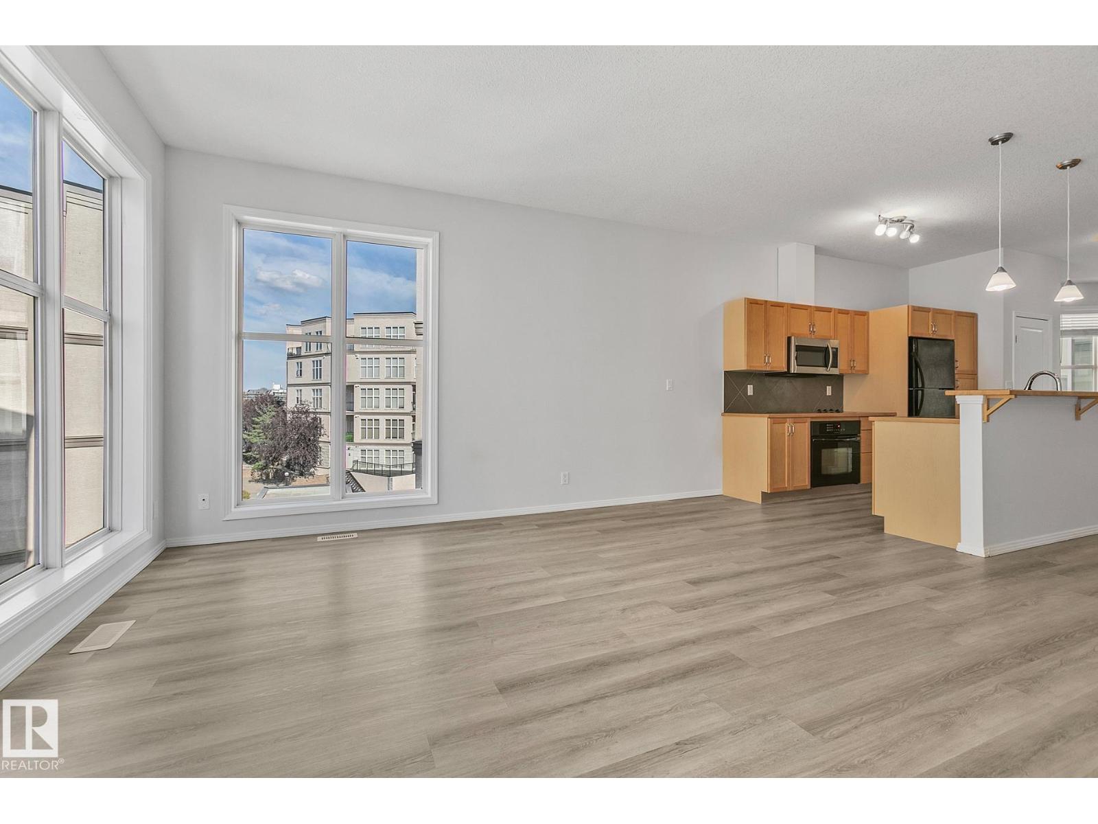 Photo 14 of 352 4827 104 A St Nw, Edmonton AB