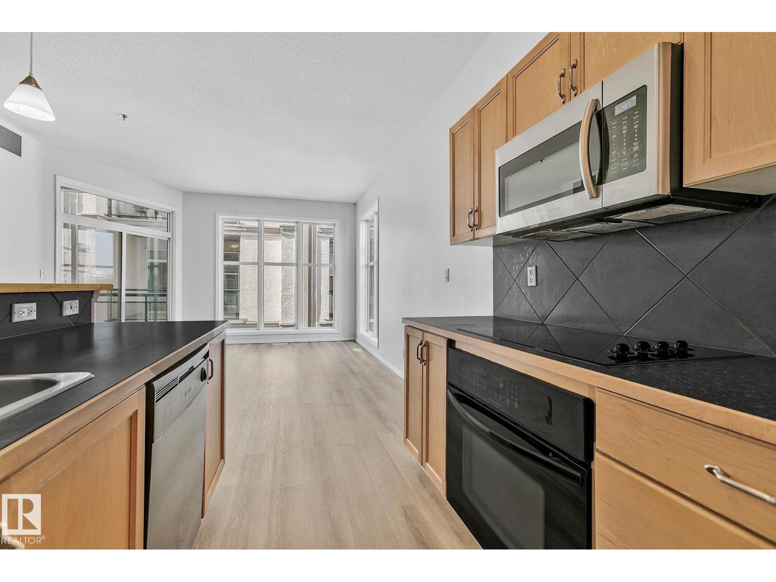 Photo 3 of 352 4827 104 A St Nw, Edmonton AB