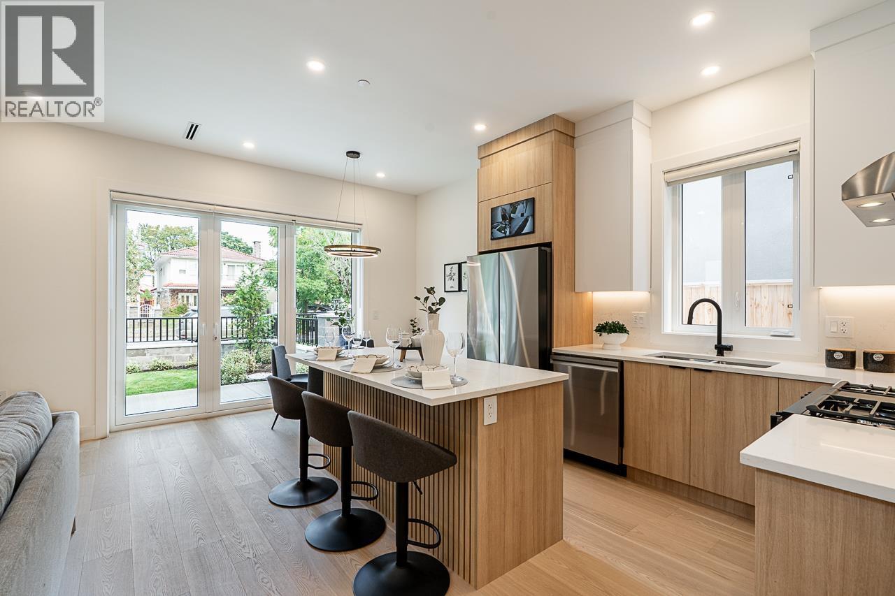 Photo 10 of 1 2248 E 48th Avenue, Vancouver BC