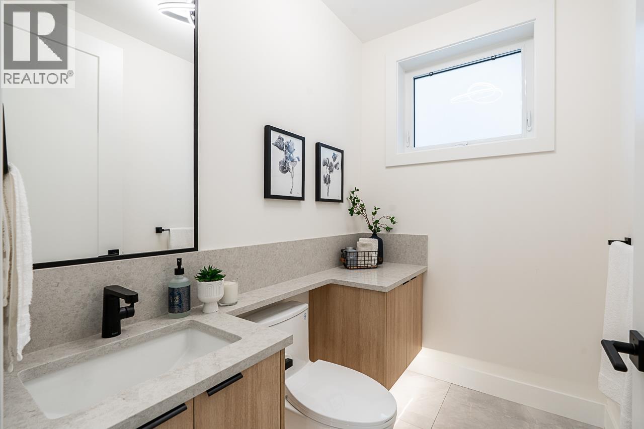 Photo 15 of 1 2248 E 48th Avenue, Vancouver BC
