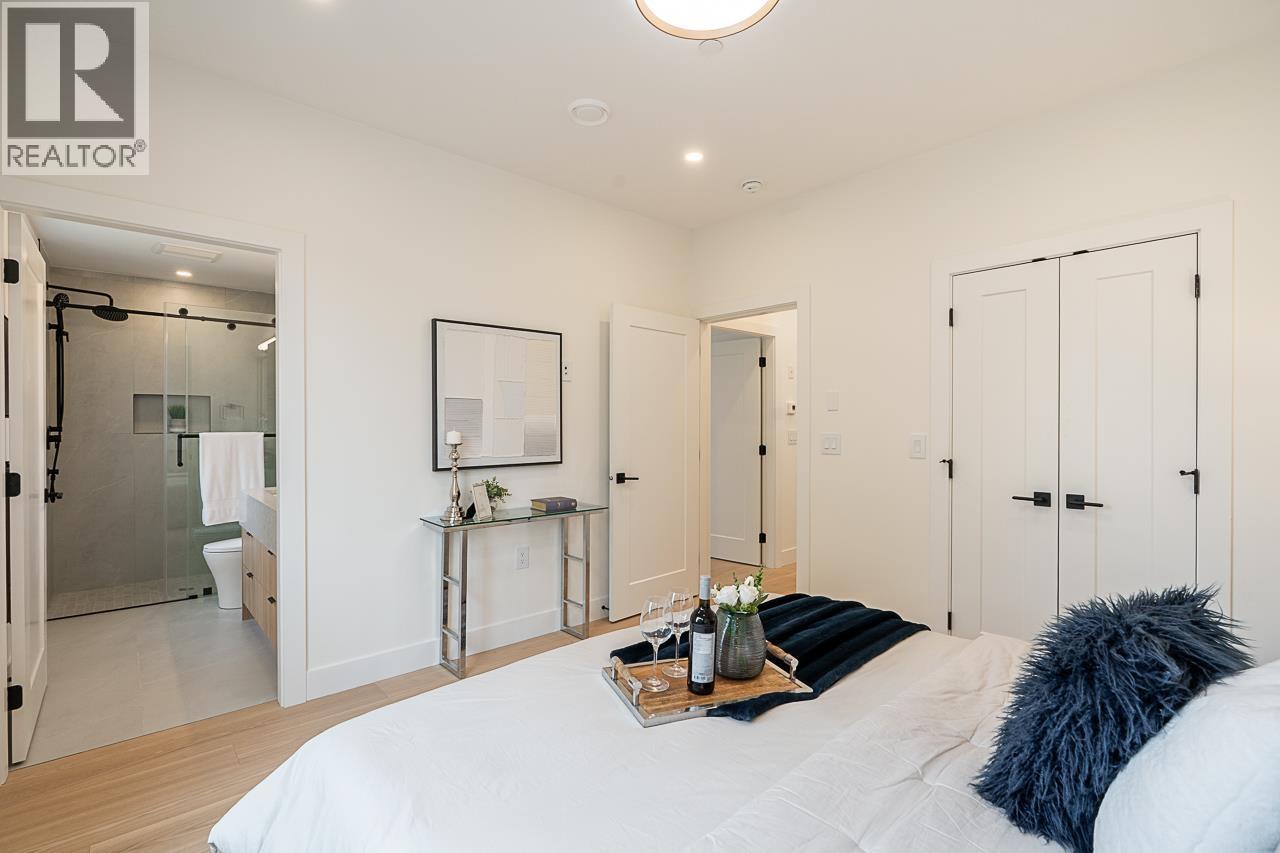 Photo 17 of 1 2248 E 48th Avenue, Vancouver BC